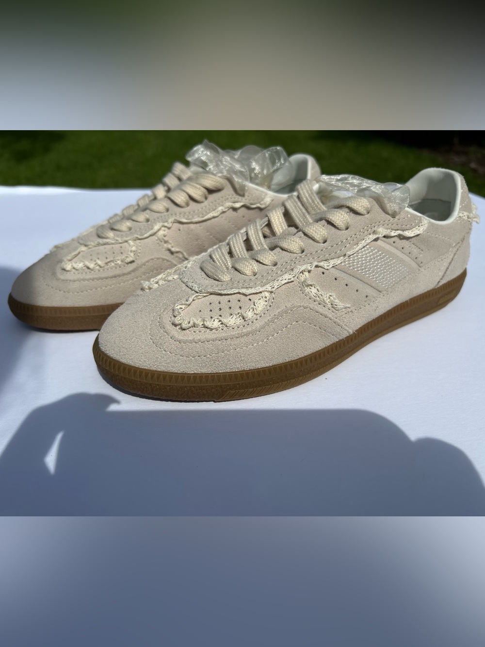 NWT🌷ALOHAS Tb. 490 Suede Crochet Lace Trim Detail Sneakers